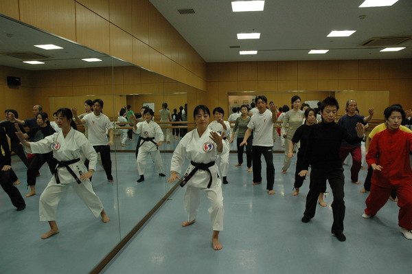 楊名時の八段錦太極拳 目黒の駅チカ500講座の目黒学園カルチャースクール