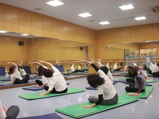 中高年のｽﾄﾚｯﾁ 音楽体操 目黒の駅チカ500講座の目黒学園カルチャースクール