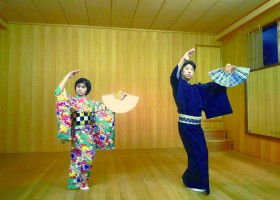 日本舞踊で基礎体操のイメージ